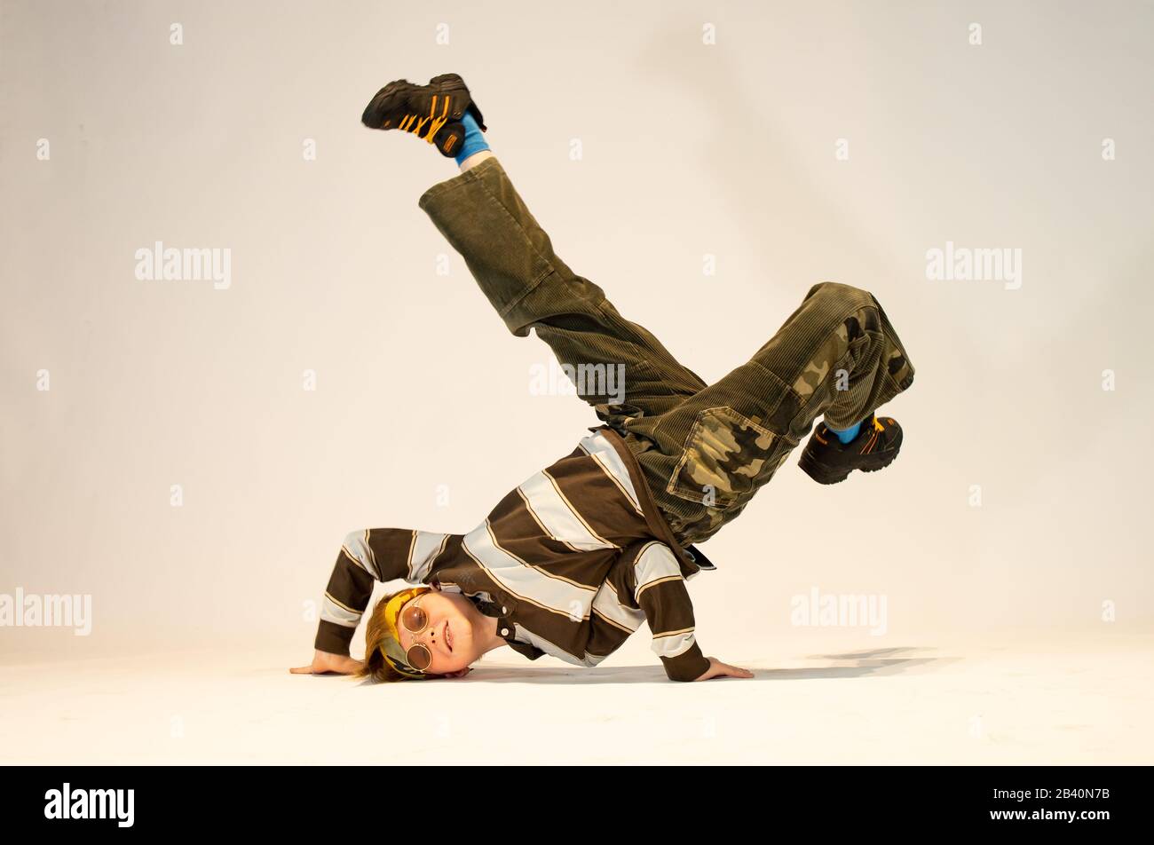 Petit-déjeuner enfant, hip hop enfant, enfant unique Banque D'Images