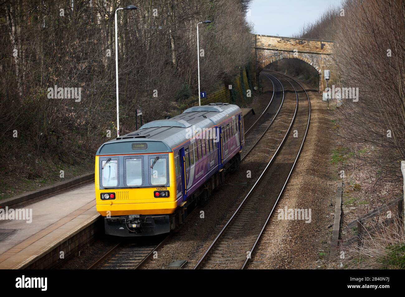 Un train de pacer britannique de classe 142 exploité par Northern Rail, vu ici à la gare de Woodlesford Banque D'Images