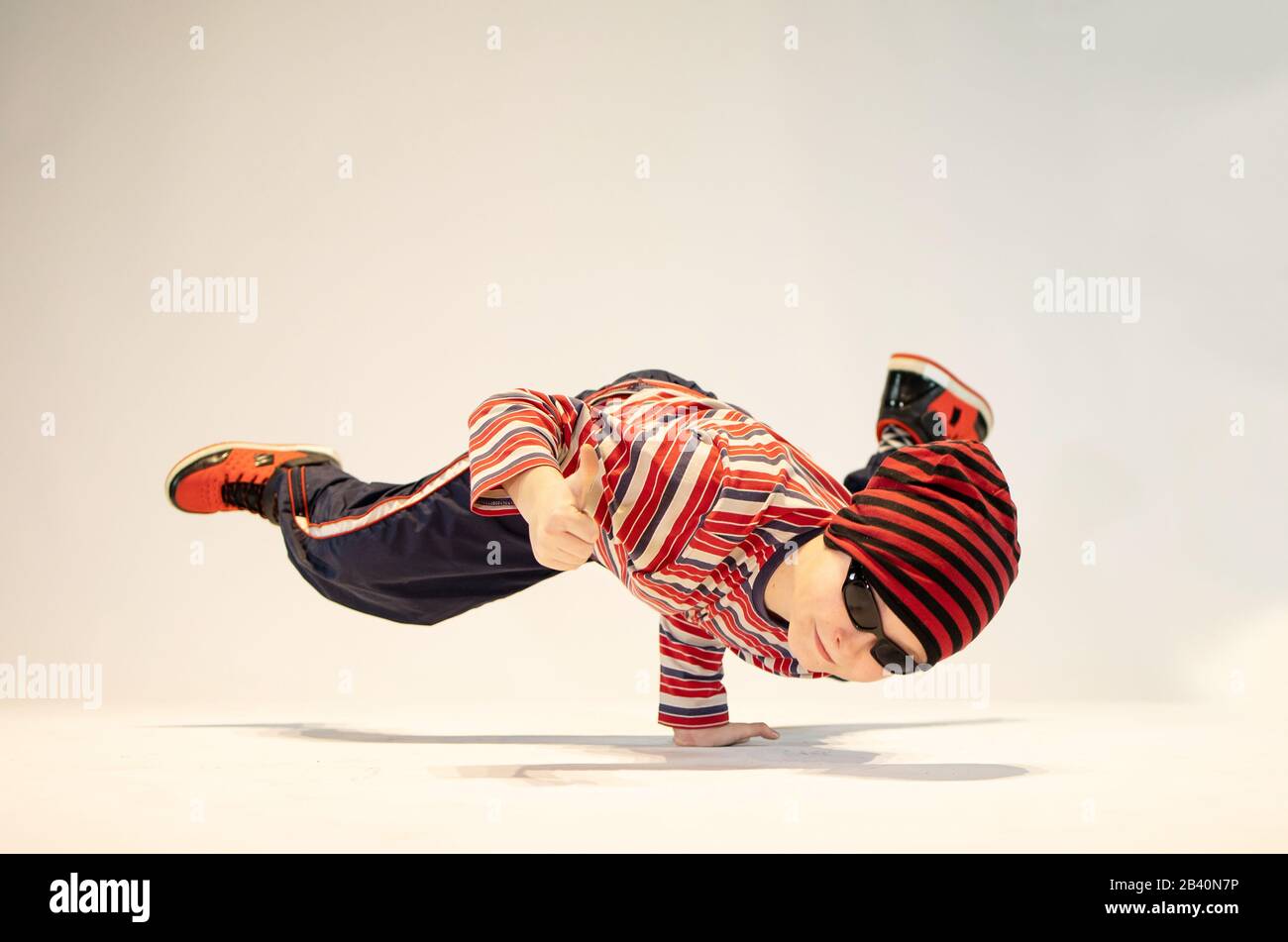 Petit-déjeuner enfant, hip hop enfant, enfant unique Banque D'Images