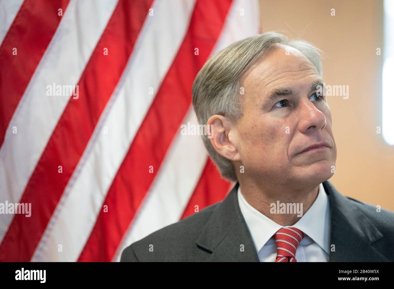 Les responsables de la santé du Texas, y compris Gov. Greg ABBOTT annonce le démarrage d'un réseau de laboratoires à l'échelle de l'État pour tester le coronavirus COVID-19 qui devrait frapper le Texas. Les cas de virus seront testés au Texas au lieu d'envoyer des échantillons aux centres de lutte contre la maladie (CDC) d'Atlanta. Crédit: Bob Daemmrich/Alay Live News Banque D'Images