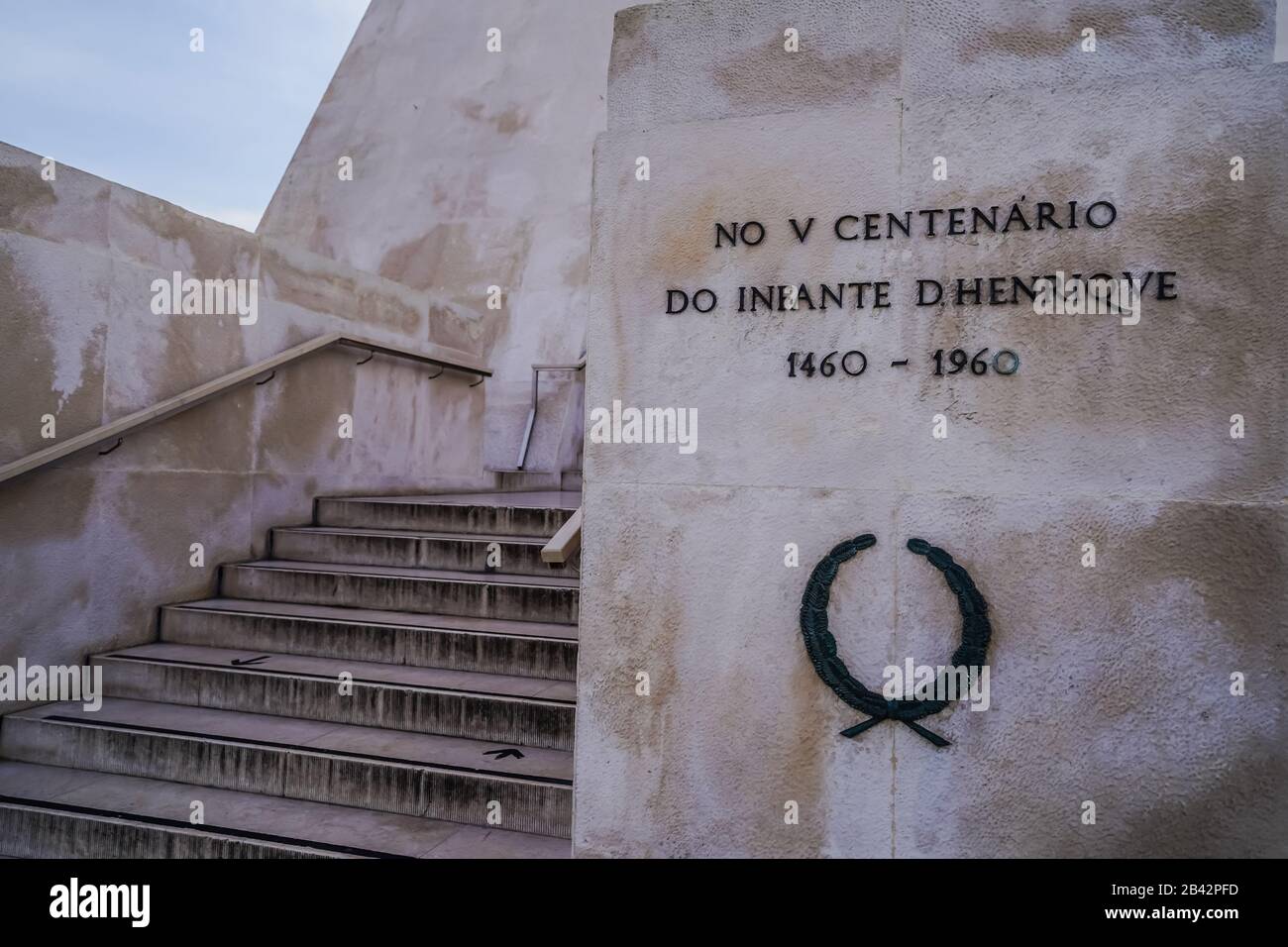 Monument des découvertes est un monument situé à Santa Maria de Belem, Lisbonne, qui célèbre l'âge portugais de la découverte ou de l'exploration au cours des 15 t Banque D'Images