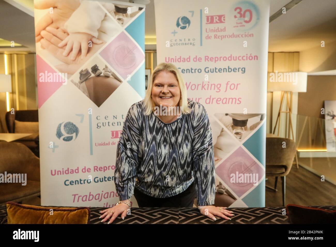 5 mars 2020: 5 mars 2020 (Malaga) ''′ Louise Brown, la première personne au monde à être née par Fécondation In Vitro, a été à Malaga de donner une conférence organisée par l'unité de reproduction (SRU) du Centre Gutenberg . La Britannique Louise Brown a été protagoniste aujourd'hui de la réunion organisée par l'unité de reproduction du Centre Gutenberg de Malaga à l'hôtel Palacio de Malaga. La première fille du monde conçue par fécondation in vitro s'est rendue à Malaga pour dire, entre autres choses, Louise Brown savait pour la première fois qu'elle était le premier enfant du monde né de in vitro f Banque D'Images