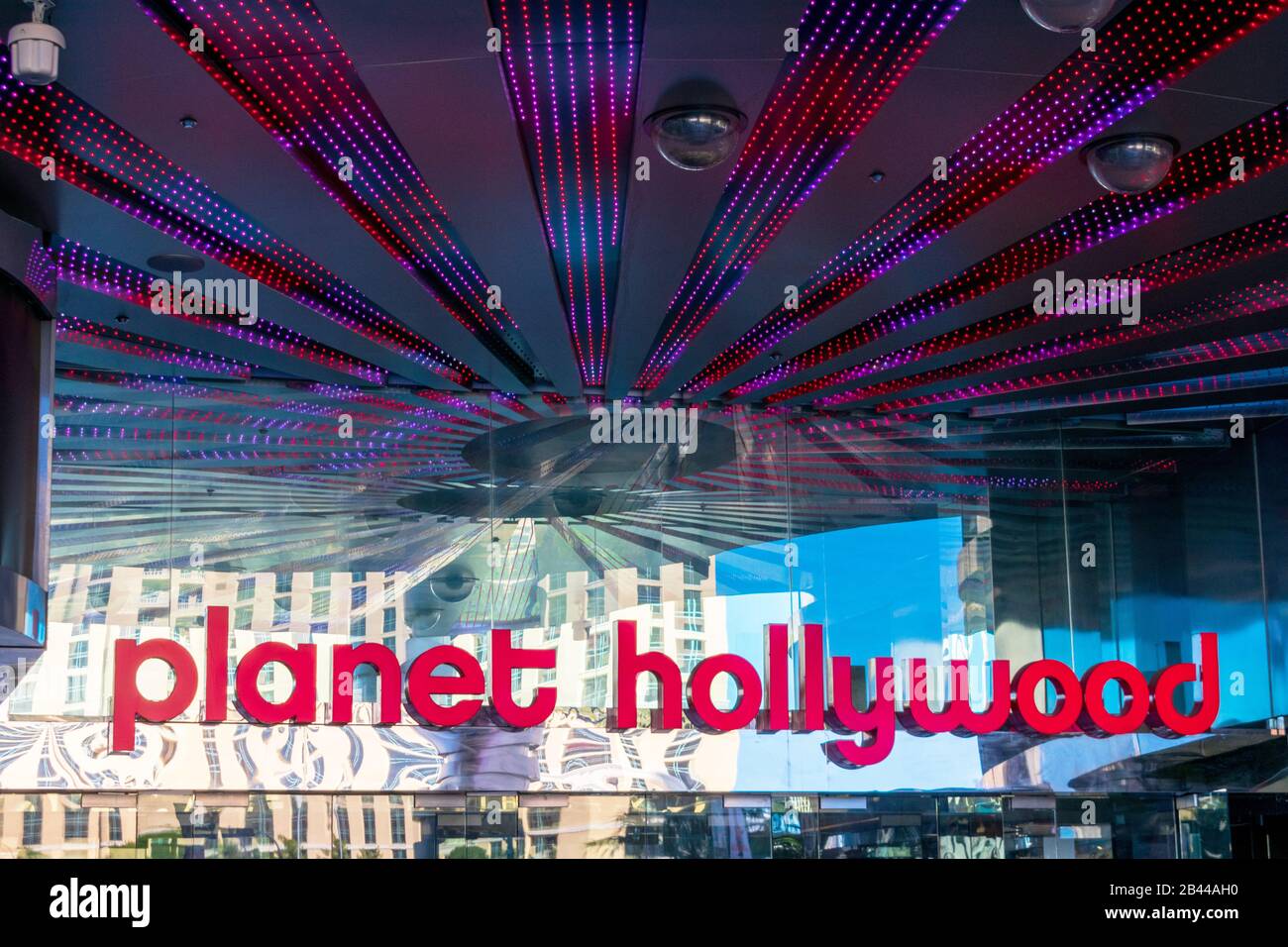 Panneau Planet Hollywood au-dessus de l'entrée d'un hôtel de luxe et d'un casino situé sur le Strip de Las Vegas - Las Vegas, Nevada, États-Unis - 2020 Banque D'Images