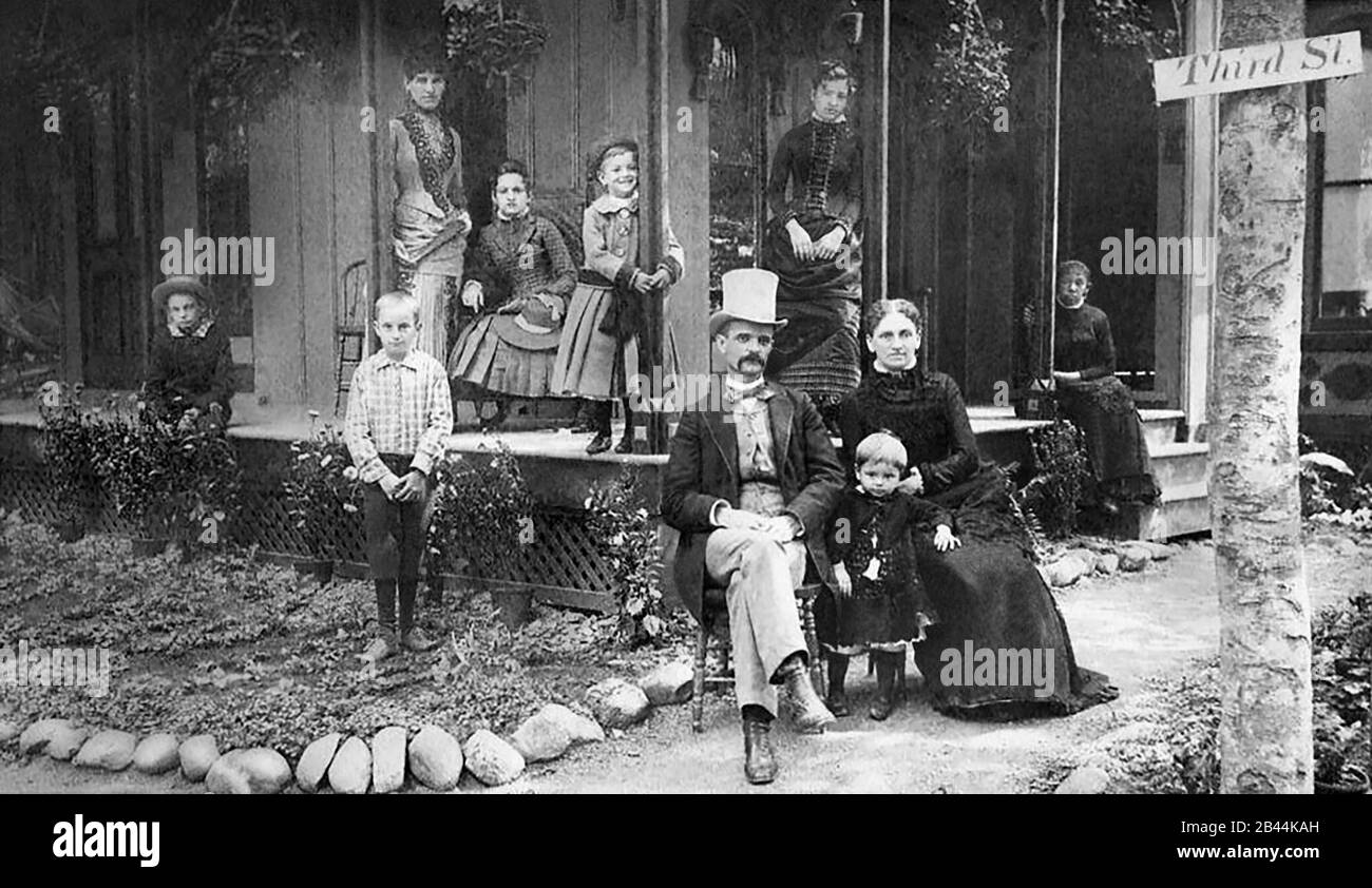 Samuel porter Jones (1847-1906), célèbre évangéliste méthodiste itinérant, montré avec sa famille à Cartersville, Géorgie dans les années 1880. Banque D'Images
