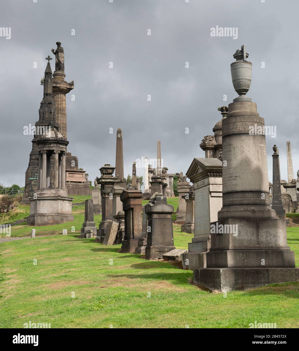 Vue sur la célèbre nécropole, un cimetière victorien à l'est du centre de la ville de Glasgow Banque D'Images