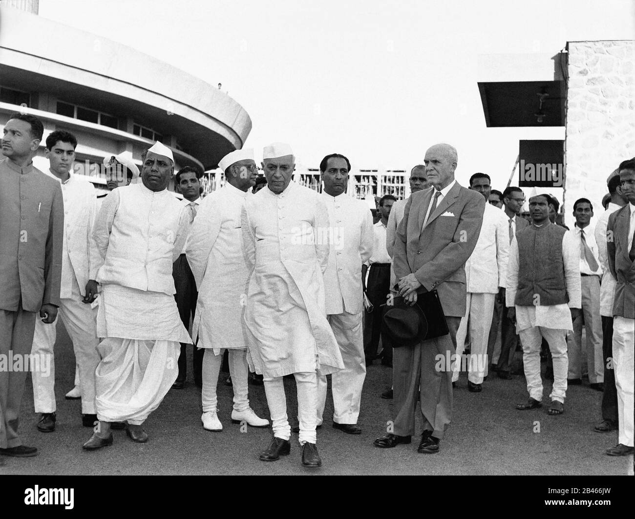 Jawaharlal Nehru, Dr Homi Bhabha, Yashwantrao Chavan, ouverture du réacteur atomique BARC, Bombay, Mumbai, Maharashtra, Inde, Asie, 16 janvier 1961, ancienne image des années 1900 Banque D'Images