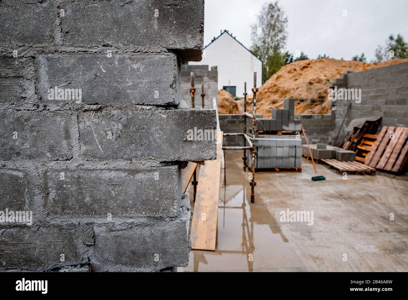 Construction du sous-sol d'une maison à une seule famille Banque D'Images Construction du sous-sol d'une maison à une seule famille Banque D'Images