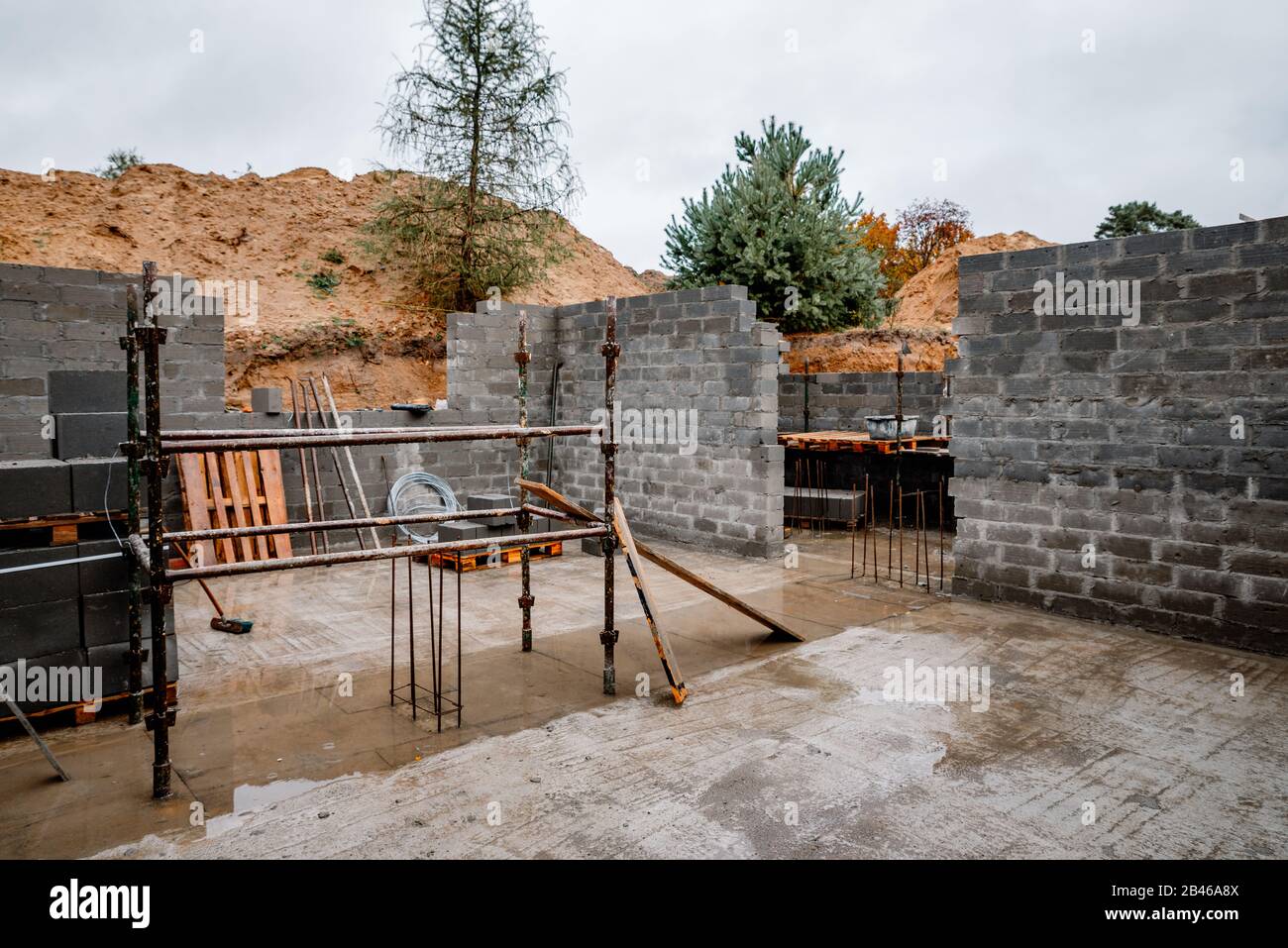 Construction du sous-sol d'une maison à une seule famille Banque D'Images Construction du sous-sol d'une maison à une seule famille Banque D'Images