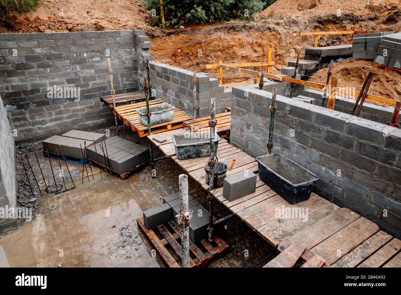 Construction du sous-sol d'une maison à une seule famille Banque D'Images Construction du sous-sol d'une maison à une seule famille Banque D'Images