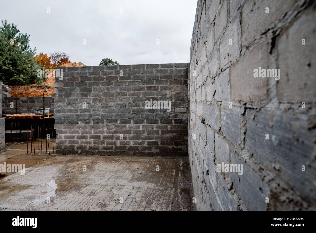 Construction du sous-sol d'une maison à une seule famille Banque D'Images Construction du sous-sol d'une maison à une seule famille Banque D'Images