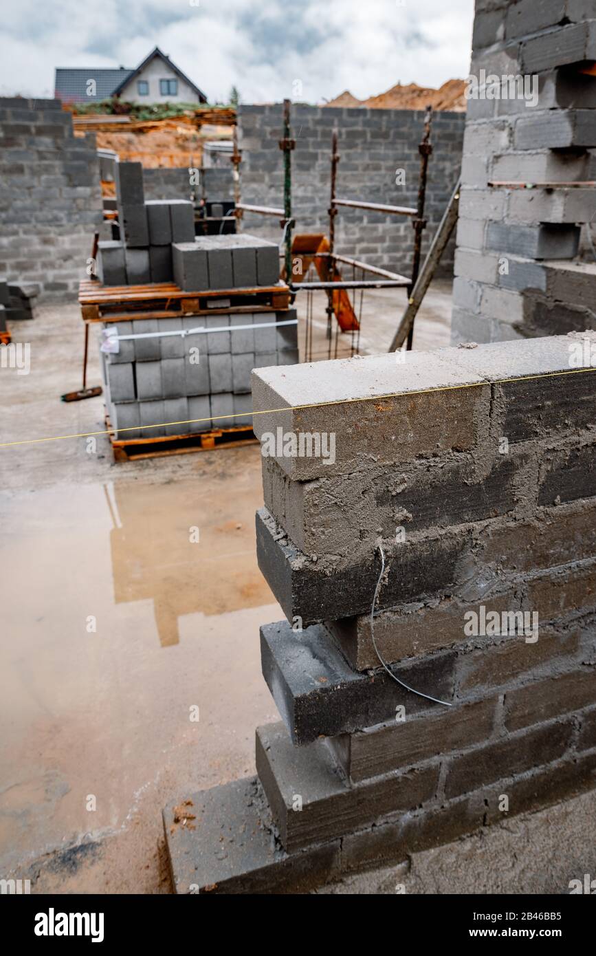 Construction du sous-sol d'une maison à une seule famille Banque D'Images Construction du sous-sol d'une maison à une seule famille Banque D'Images