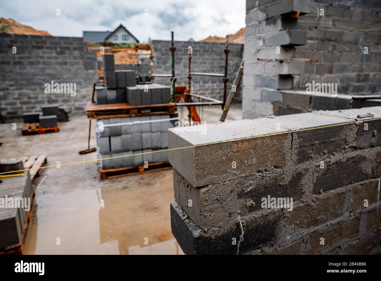 Construction du sous-sol d'une maison à une seule famille Banque D'Images Construction du sous-sol d'une maison à une seule famille Banque D'Images