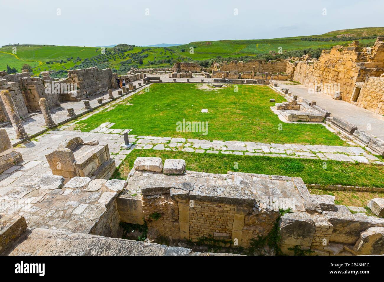 Le Capitole. Les ruines de la ville romaine de Dougga. Tunisie. Banque D'Images