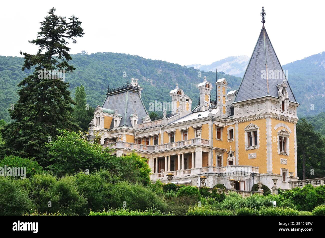 Le palais Massandra est une villa chateauesque de l'empereur Alexandre III de Russie à Massandra, sur la côte sud de la Crimée Banque D'Images