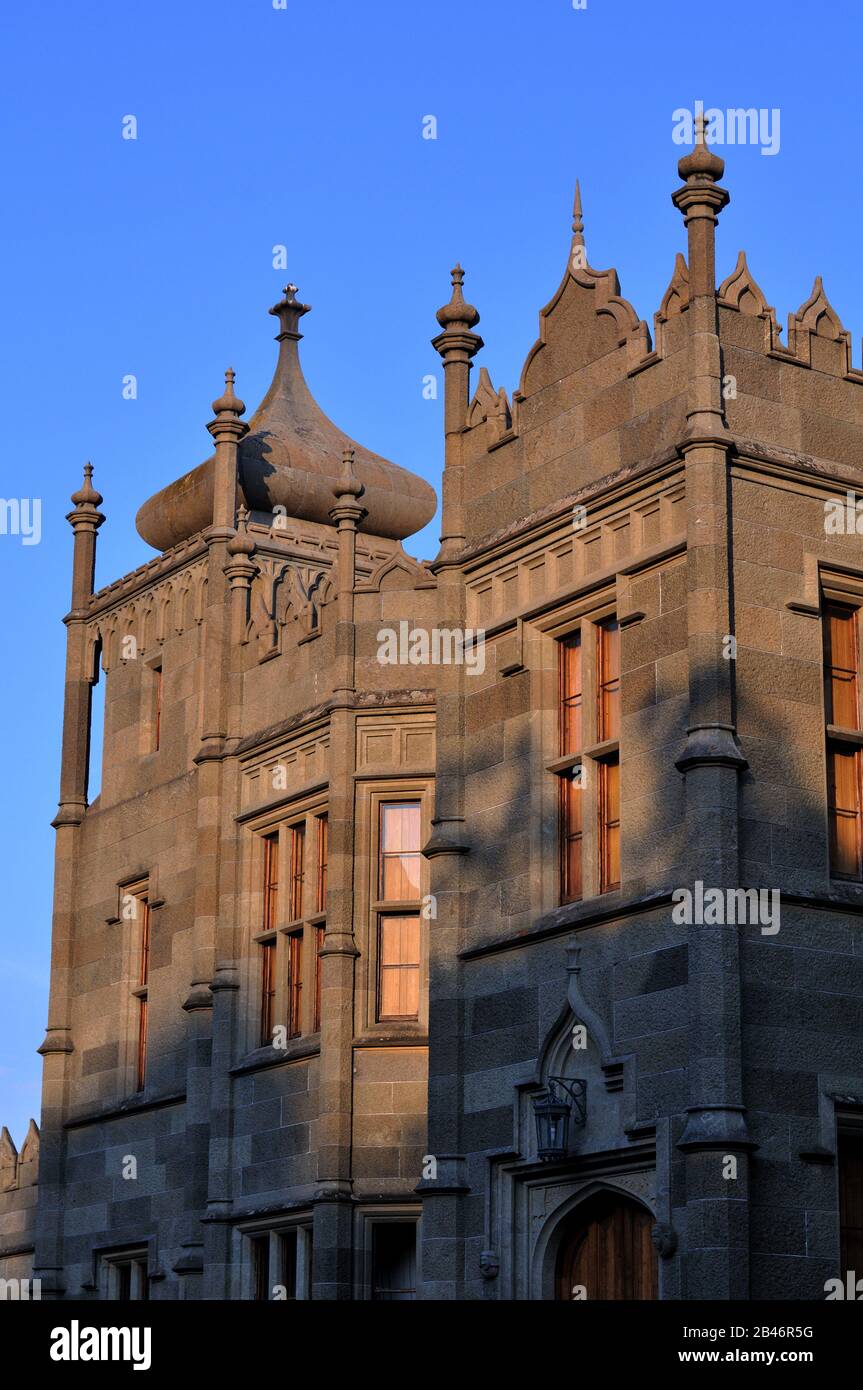 Le palais de Vorontsov ou le palais d'Alupka est un palais historique situé au pied des montagnes de Crimée, près de la ville d'Alupka en Crimée Banque D'Images