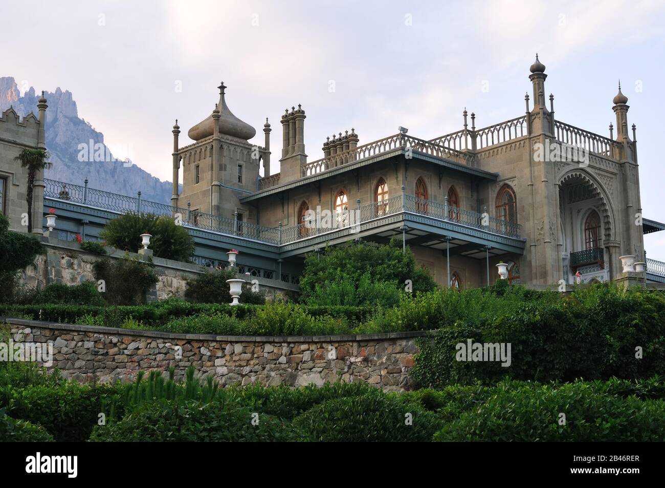 Le palais de Vorontsov ou le palais d'Alupka est un palais historique situé au pied des montagnes de Crimée, près de la ville d'Alupka en Crimée Banque D'Images