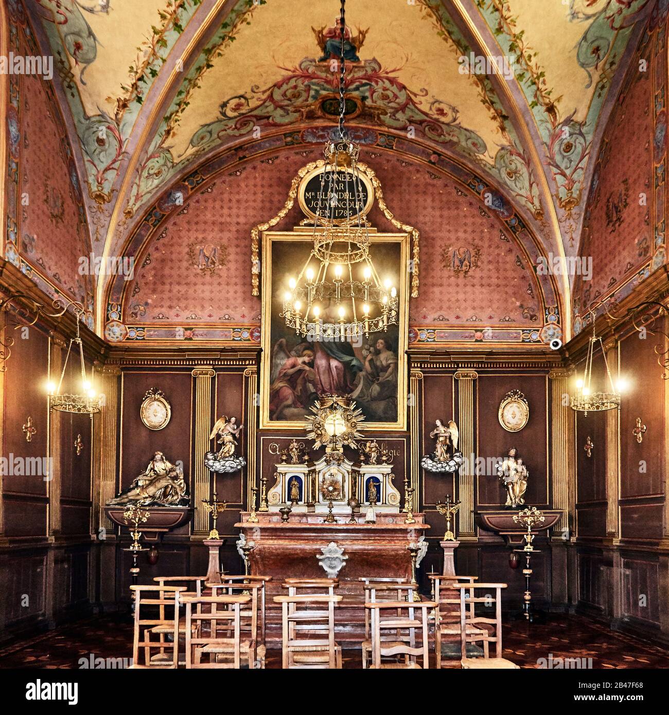 La France , la ville de Tournus, département de Bourgogne-Franche-Comté, construite au XVIIe siècle et agrandie par la suite, l'Hôtel-Dieu de Tournus est classé monument historique depuis 1964. Il dispose de trois grandes chambres et de deux chapelles, ainsi que de l'un des plus anciens magasins d'apothicaire de France : il date d'environ 1685, Chapelle notre-Dame Banque D'Images