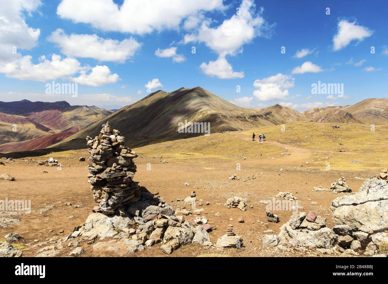 Vue imprenable sur la montagne arc-en-Vinicunca Palccoyo (alternative), minéral de bandes dans la vallée andine colorés, Cusco, Pérou, Amérique du Sud Banque D'Images