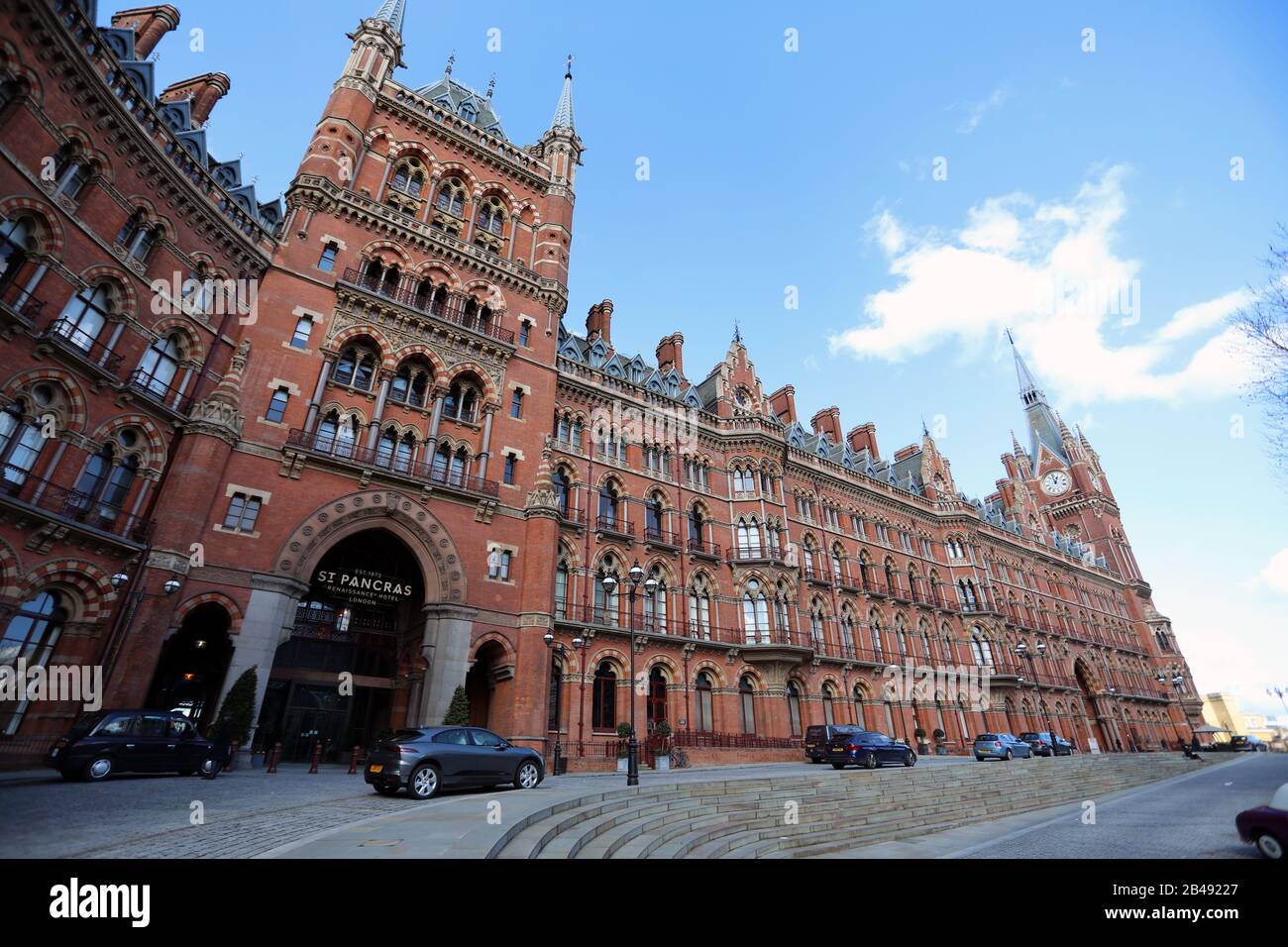 Londres / Royaume-Uni – 6 mars 2020 : extérieur de l'hôtel St Pancras Renaissance à Londres, aux côtés de la gare internationale St Pancras Banque D'Images