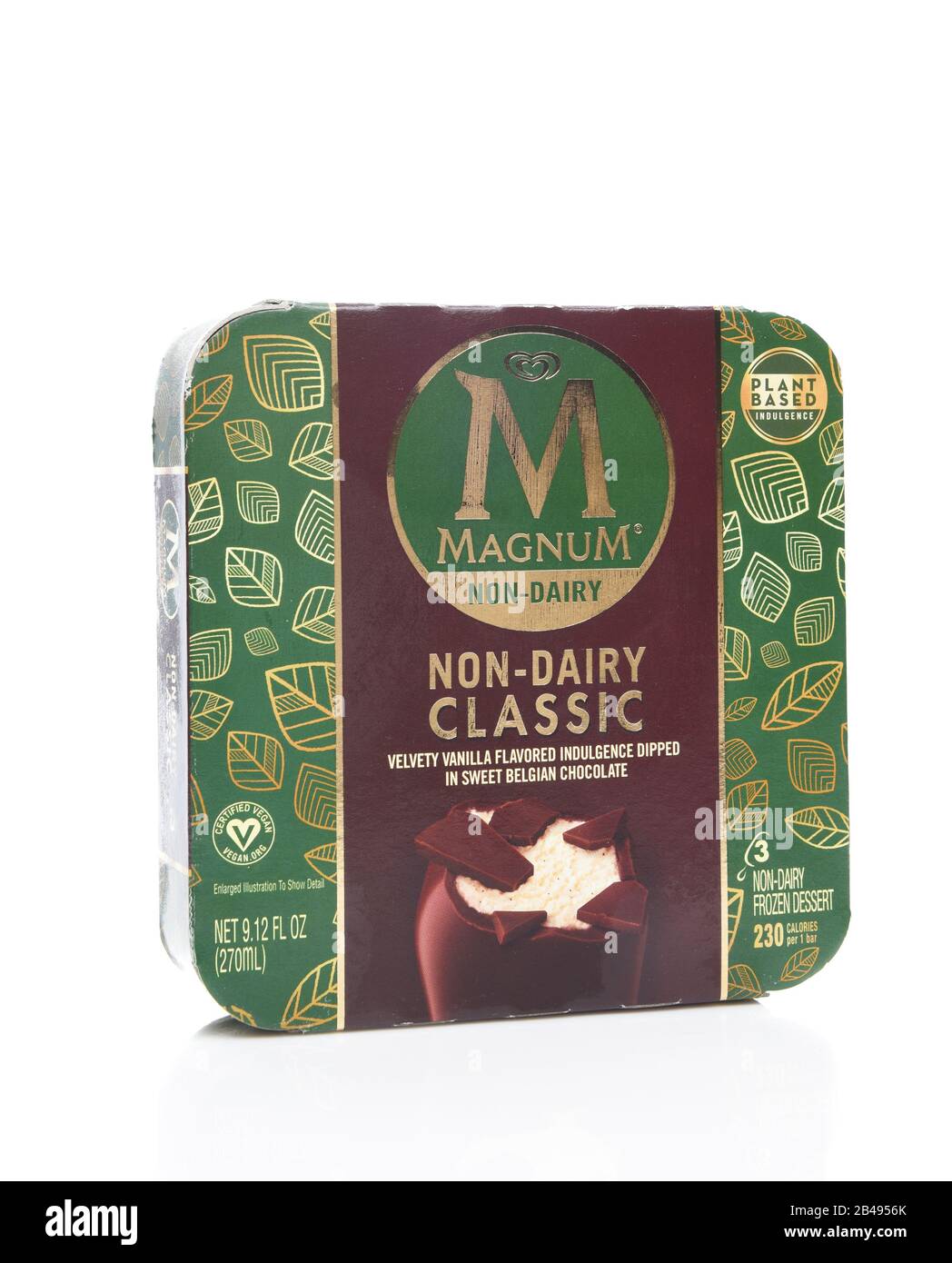 Irvine, CALIFORNIE - 14 AOÛT 2019: Un paquet de dessert congelé Magnum non-Dairy Classic. Banque D'Images