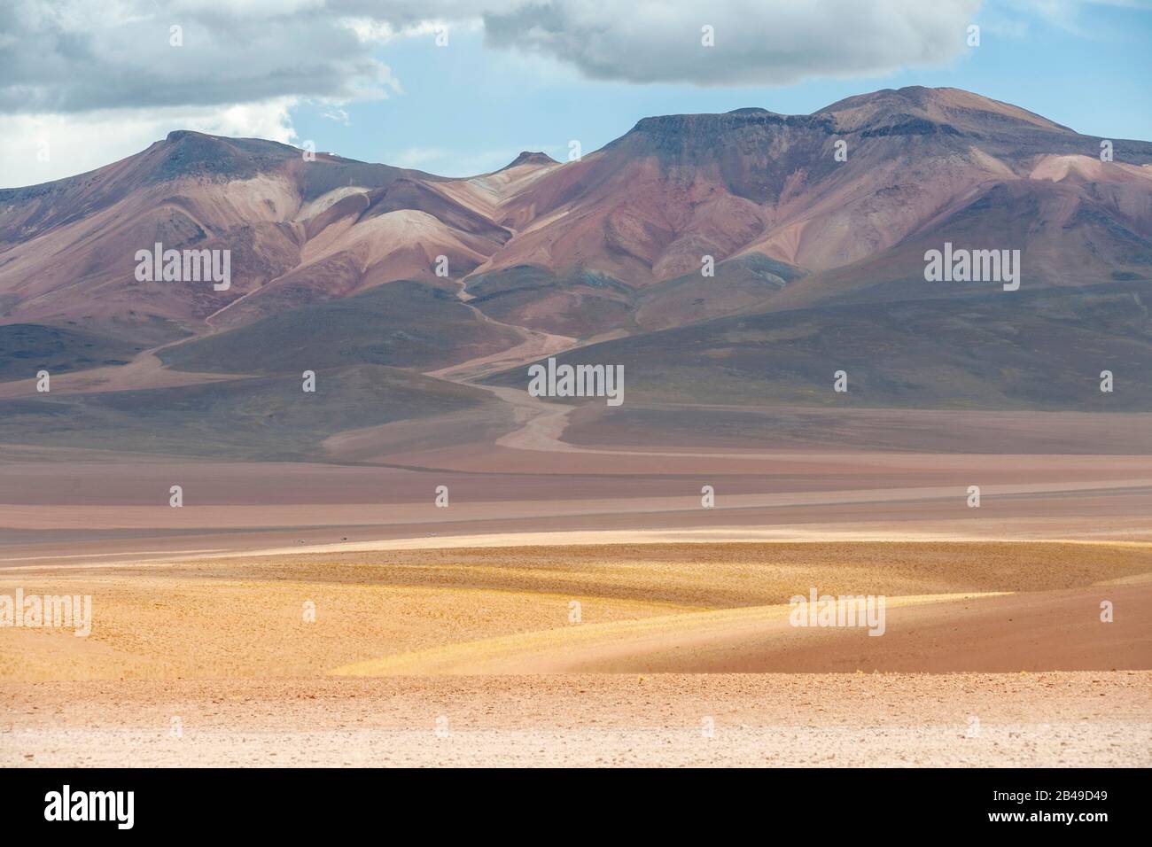 La montagne De Sept couleurs dans le désert de Siloli de l'Altiplano bolivien. Banque D'Images