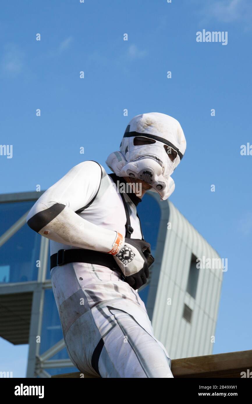 Bordeaux , Aquitaine / France - 02 01 2020 : homme de Stormtrooper blanc déguiser figure de soldat de la célèbre franchise Star Wars film starwar Banque D'Images