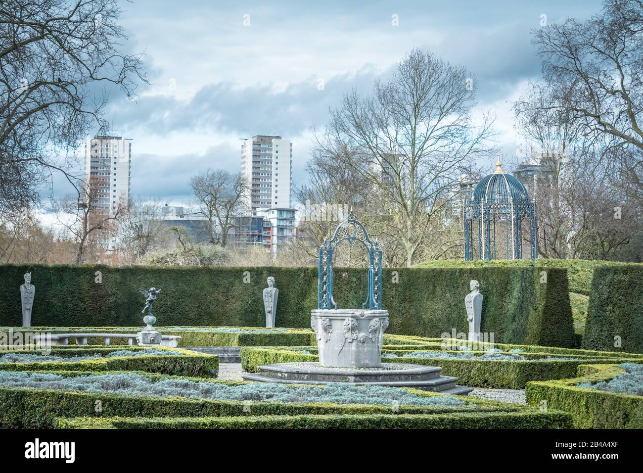 Le jardin de la Reine au Kew Palace, la maison d'été du roi George III, un palais royal dans Kew Gardens sur les rives de la Tamise, Londres Banque D'Images