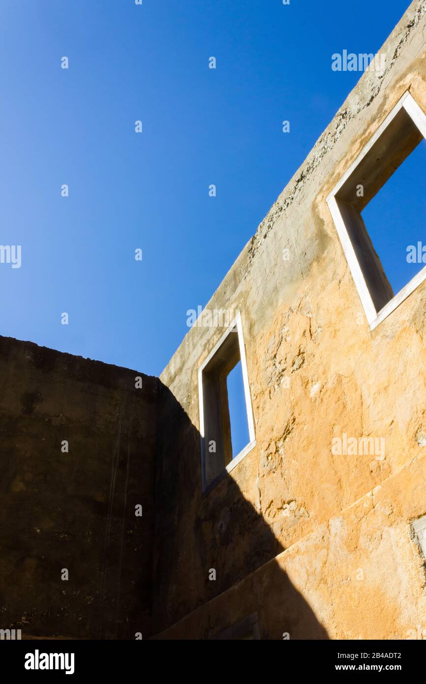 Murs éclairés de Horton House sur l'île de Jekyll, Géorgie contre ciel bleu clair. Banque D'Images