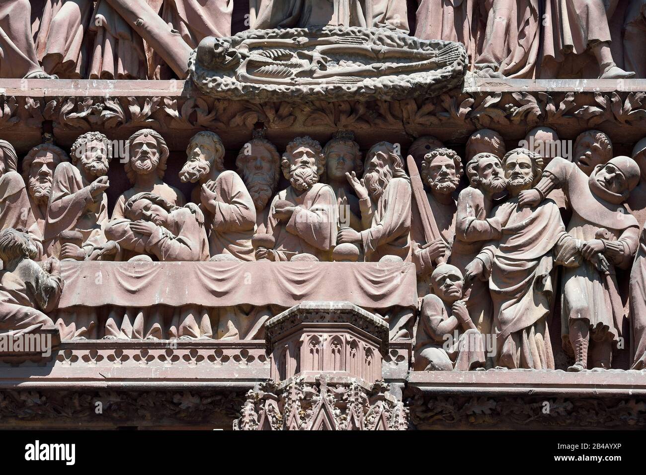 France, Bas-Rhin, Strasbourg, vieille ville classée au patrimoine mondial par l'UNESCO, la cathédrale notre-Dame, la façade occidentale, le tympanumdu portail central appelé de la Vierge et des prophètes, le dîner du Seigneur Banque D'Images