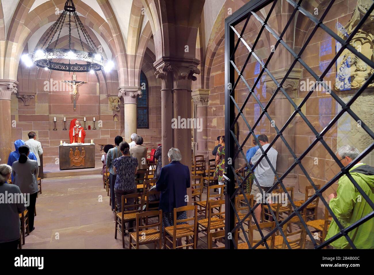 France, Bas Rhin, Strasbourg, vieille ville classée au patrimoine mondial par l'UNESCO, cathédrale notre Dame, bureau religieux de la Chapelle Saint Jean Baptiste Banque D'Images France, Bas Rhin, Strasbourg, vieille ville classée au patrimoine mondial par l'UNESCO, cathédrale notre Dame, bureau religieux de la Chapelle Saint Jean Baptiste Banque D'Images