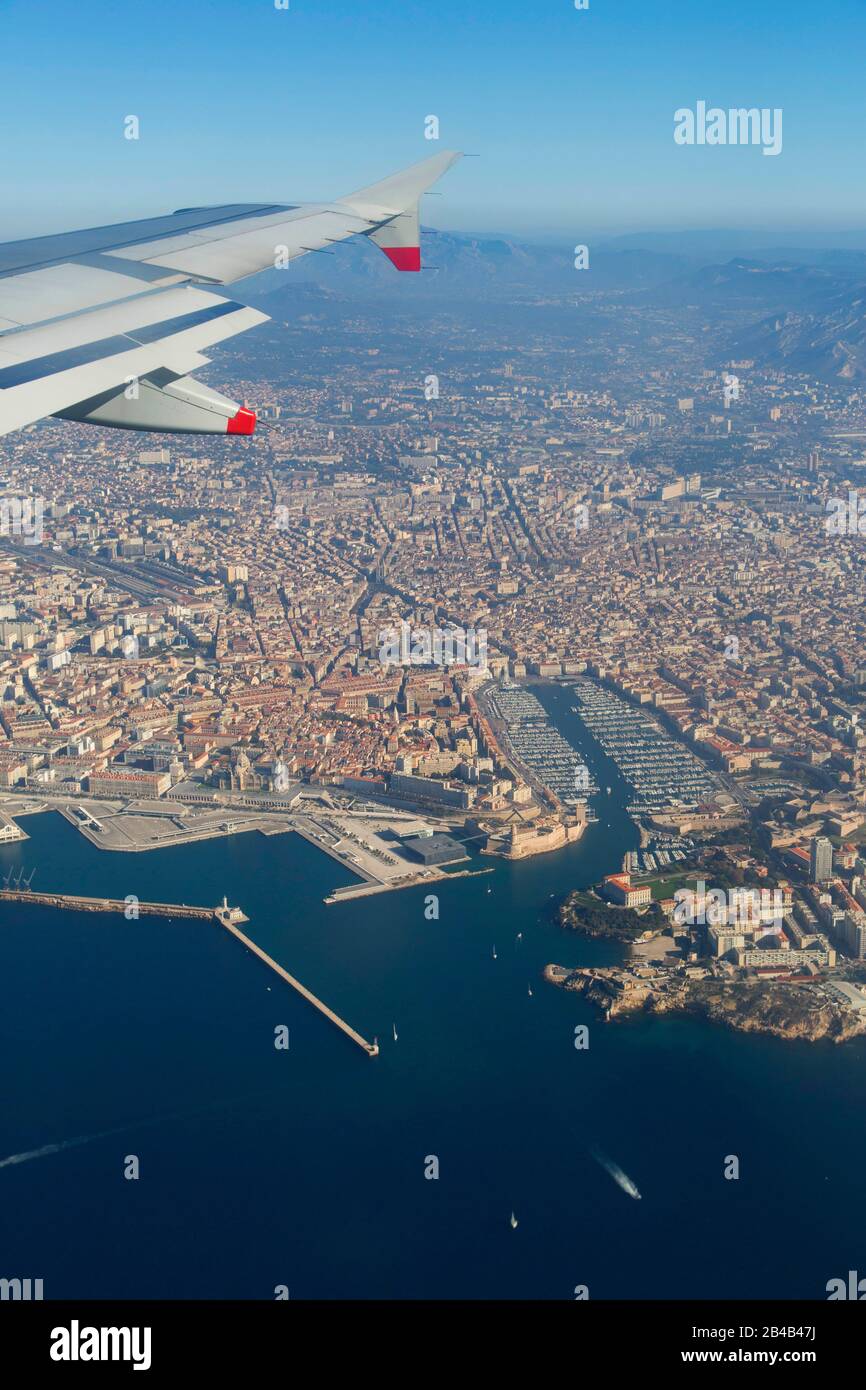France, Bouches du Rhône, Marseille, les ruisseaux et l'archipel du Riou vu depuis la fenêtre d'un avion (vue aérienne) Banque D'Images