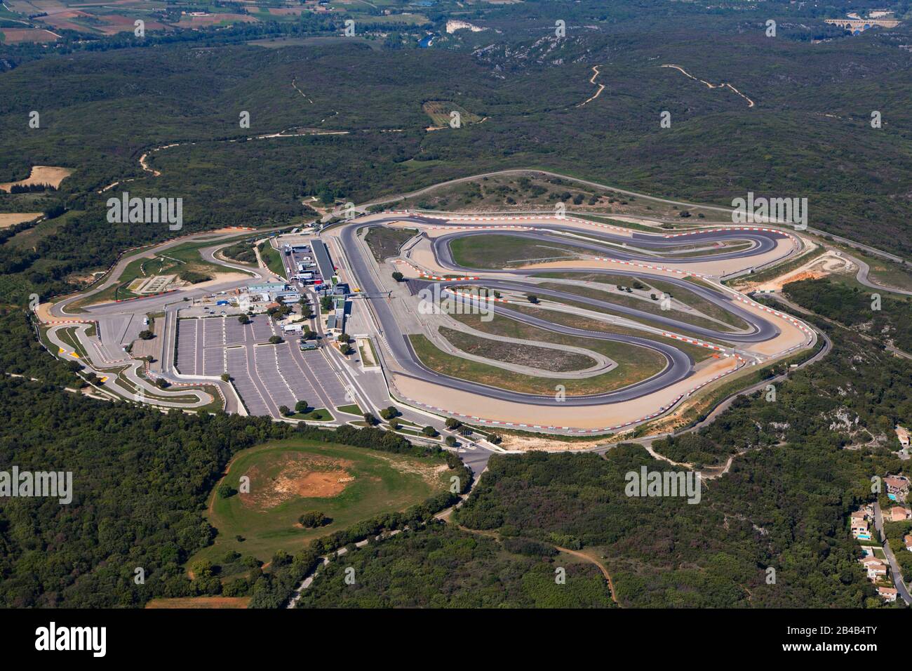 France, Gard, circuit automobile de moto Ledenon, CD Sport (vue aérienne  Photo Stock - Alamy