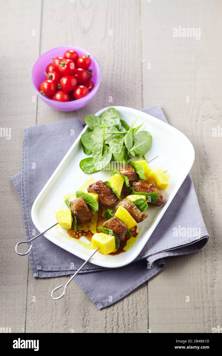 Kebab d'agneau à la mangue et à la menthe Banque D'Images