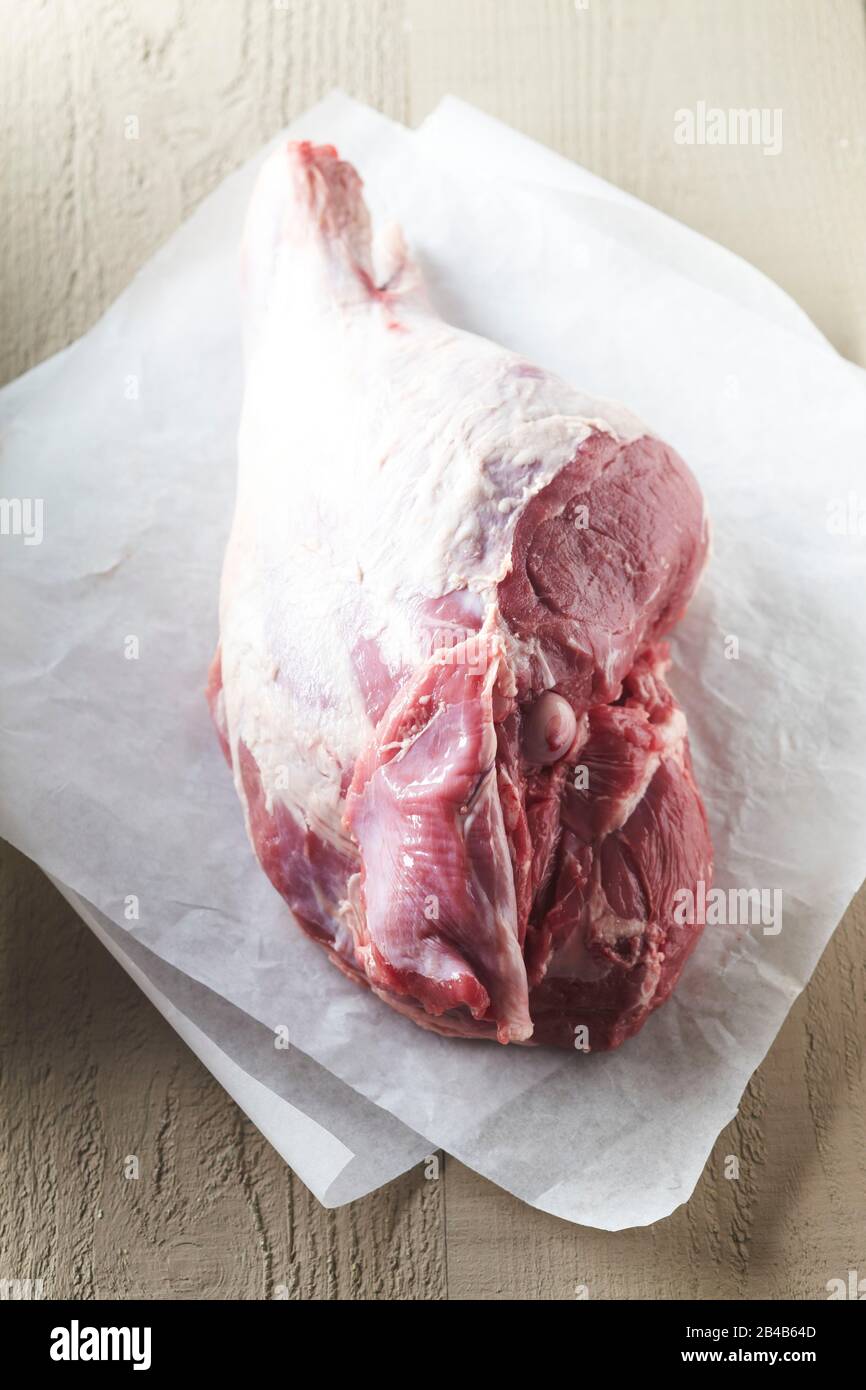 RAW gigot d’agneau Banque D'Images