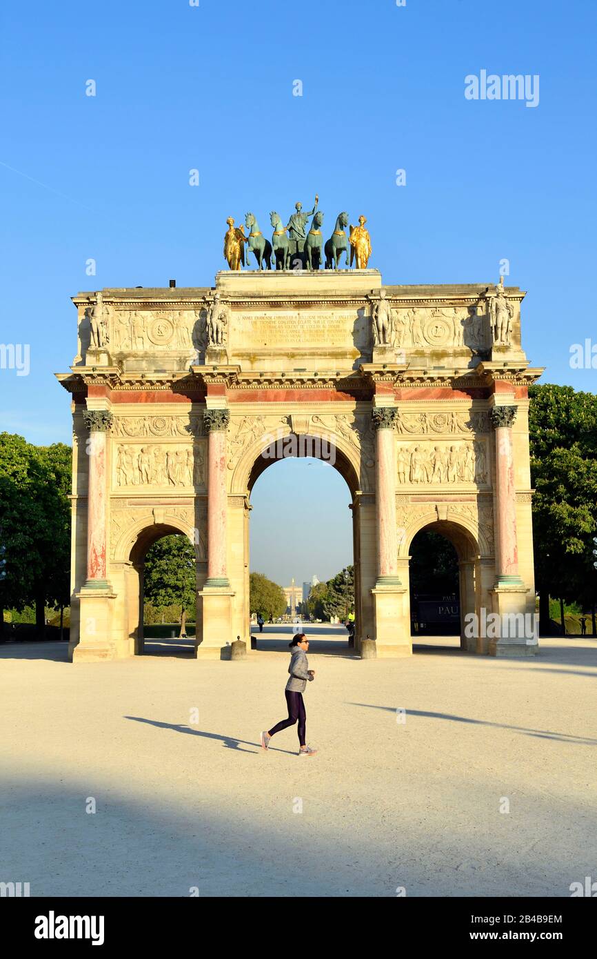 Le jardin des Tuileries. L'obélisque place de la Concorde
