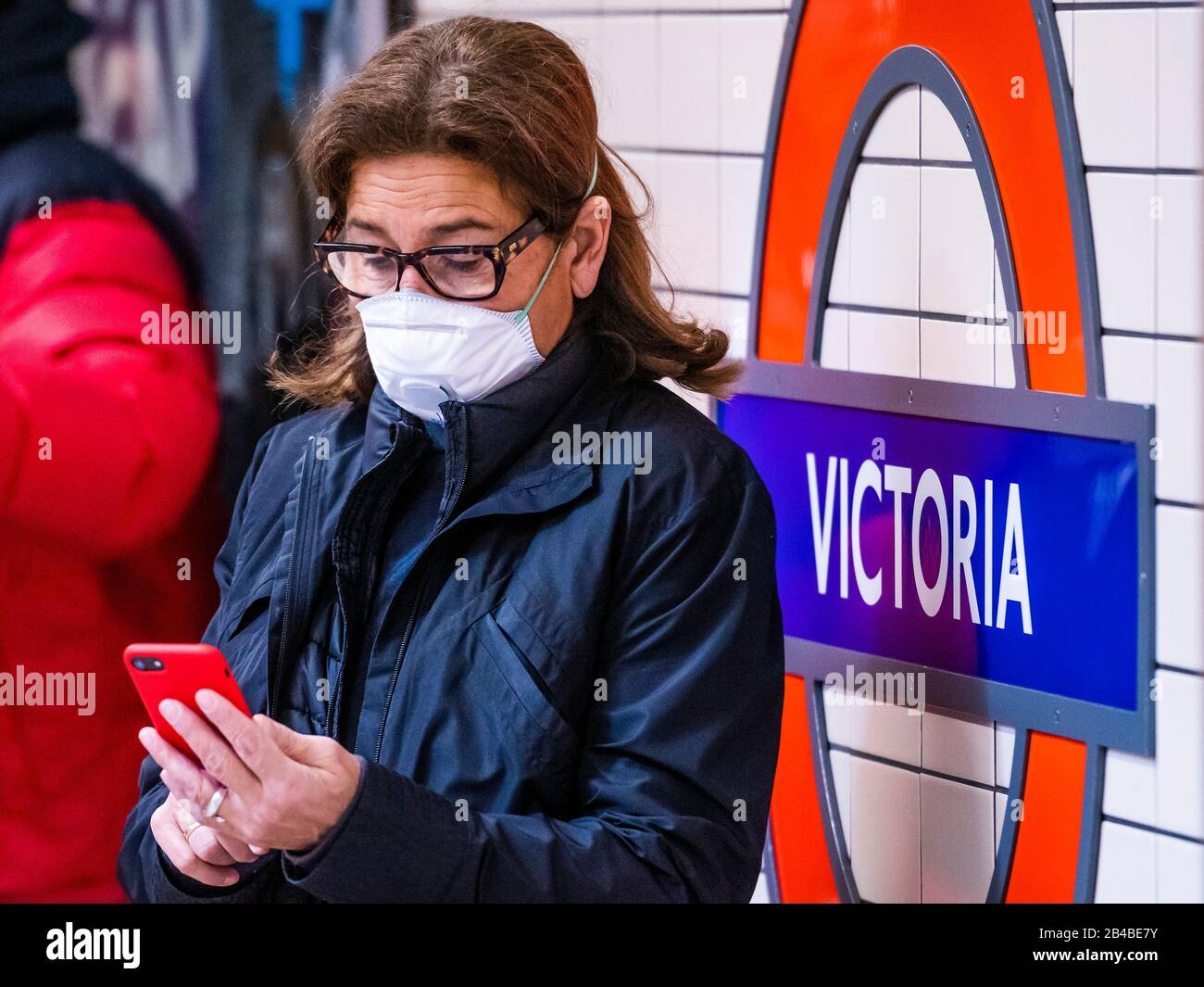Londres, Royaume-Uni. 6 mars 2020. Les masques sont portés comme protection contre le Coronavirus (covid 19) dans le métro Lonfdon, Londres. Crédit: Guy Bell/Alay Live News Banque D'Images