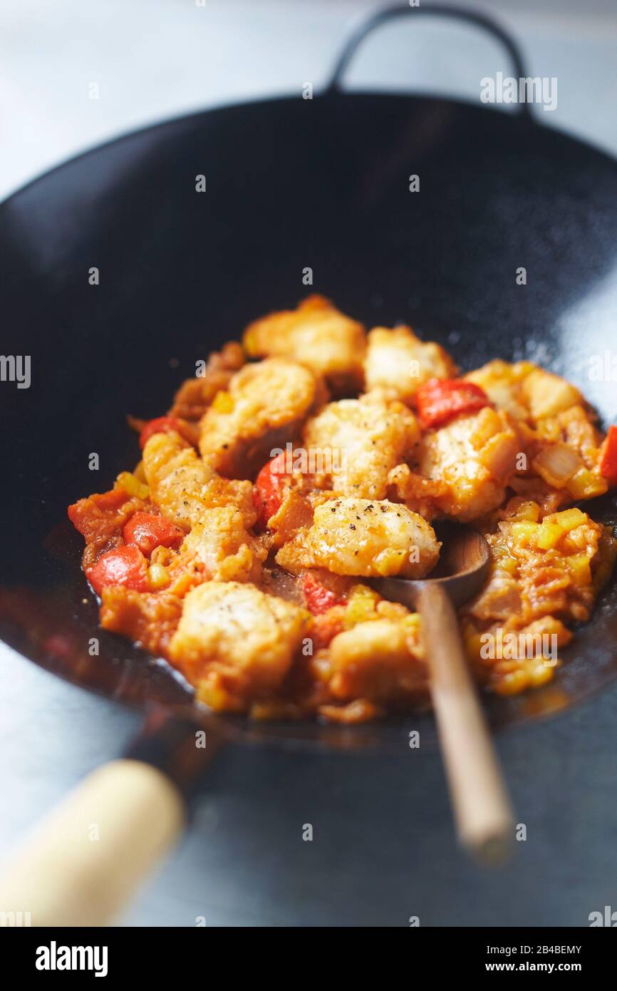 Plat de ketchup, monkfish avec sauce aigre-douce Banque D'Images