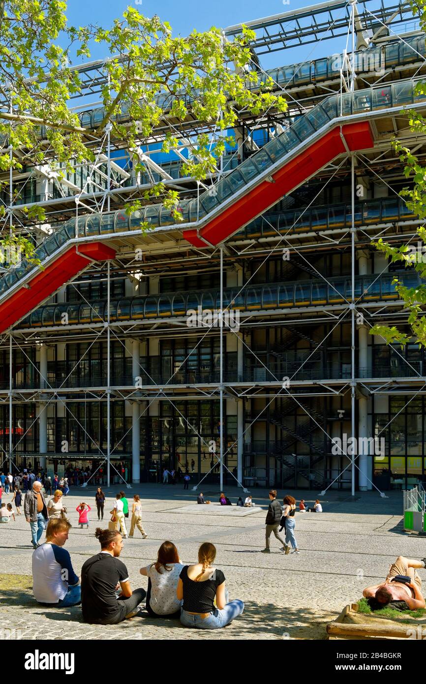 France, Paris, Le Quartier Des Halles, Le Centre Pompidou Ou Beaubourg, Les Architectes Renzo Piano, Richard Rogers Et Gianfranco Franchini Banque D'Images