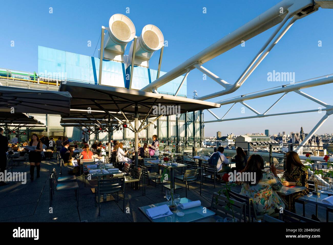 France, Paris, Le Quartier Des Halles, Le Centre Pompidou Ou Beaubourg, Les Architectes Renzo Piano, Richard Rogers Et Gianfranco Franchini Banque D'Images