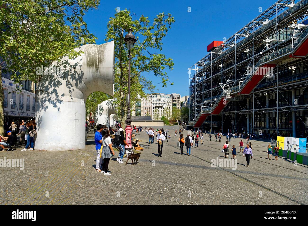 France, Paris, Le Quartier Des Halles, Le Centre Pompidou Ou Beaubourg, Les Architectes Renzo Piano, Richard Rogers Et Gianfranco Franchini Banque D'Images