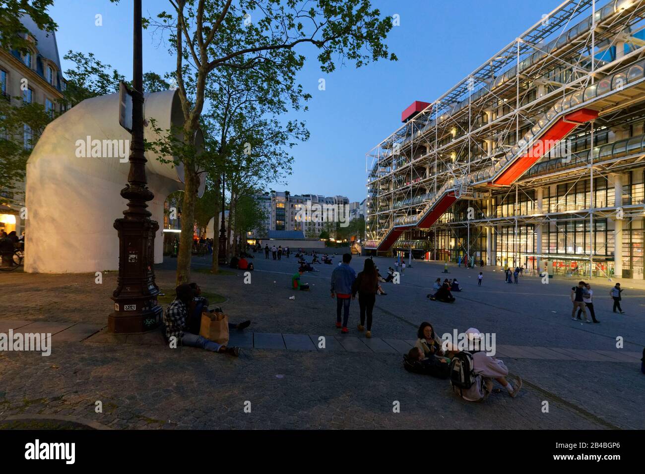 France, Paris, Le Quartier Des Halles, Le Centre Pompidou Ou Beaubourg, Les Architectes Renzo Piano, Richard Rogers Et Gianfranco Franchini Banque D'Images