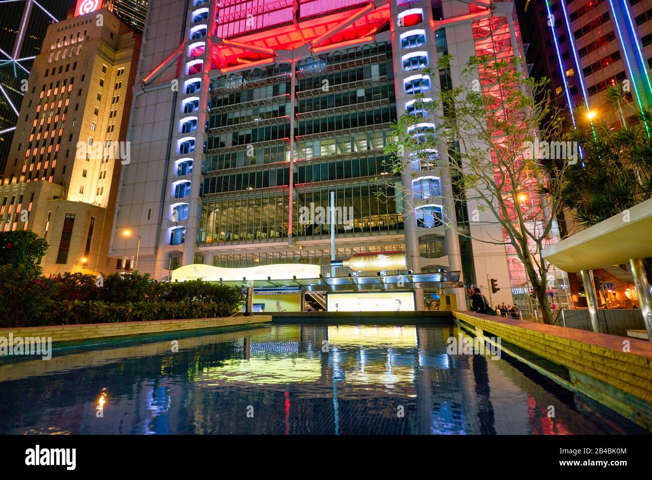 Hong KONG, CHINE - VERS JANVIER 2019 : vue à faible angle du bâtiment principal de HSBC à Hong Kong. Banque D'Images