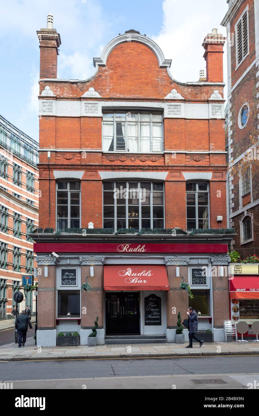 Bar de Londres ; bar et restaurant Rudds, Queen Victoria St, est de Londres, Royaume-Uni Banque D'Images