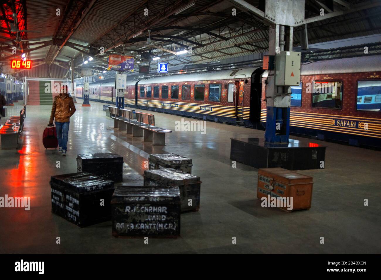 Train de luxe Maharajas train express arrêté à la gare Agra Pradesh Inde. Banque D'Images