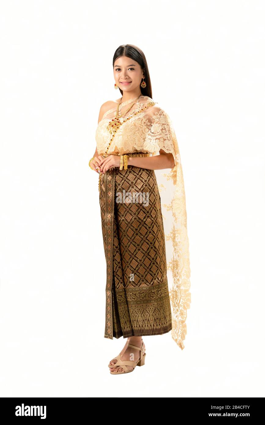 Belle femme thaïlandaise portrait s'habiller en costume thaïlandais  traditionnel sur fond blanc. Concept culturel thaïlandais Photo Stock -  Alamy