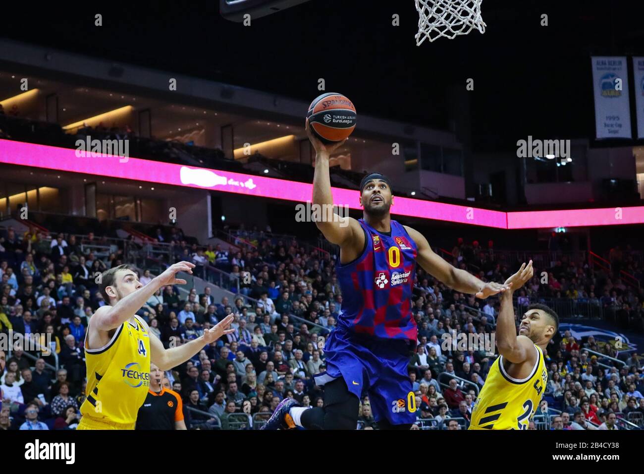 Berlin, Allemagne, le 04 mars 2020: Le joueur de basket-ball Brandon Davies du FC Barcelone est en action pendant le match de l'Euroligue Banque D'Images