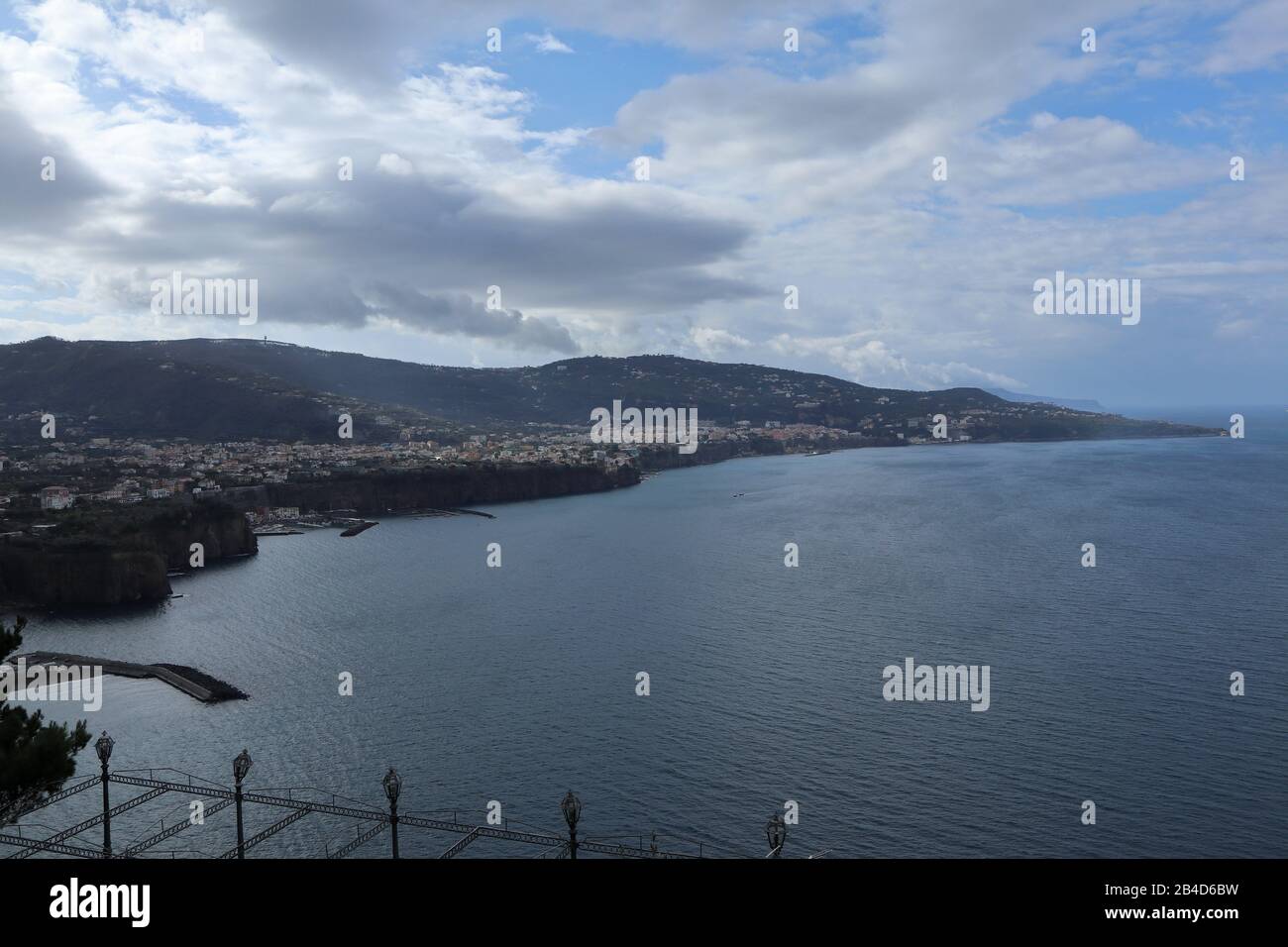 Costiera Sorrentina dalla litoranea di Vico Equense Banque D'Images