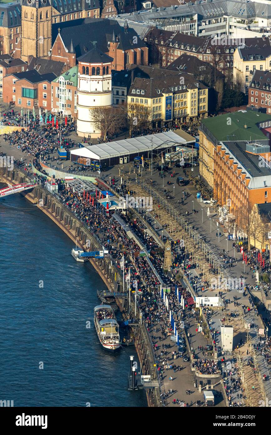 Vue aérienne, promenade du fleuve Burgplatz, place Stiftsplatz, bord de rivière Rhein, quartier historique, Hamm, Düsseldorf, Rhénanie-du-Nord-Westphalie, Allemagne Banque D'Images