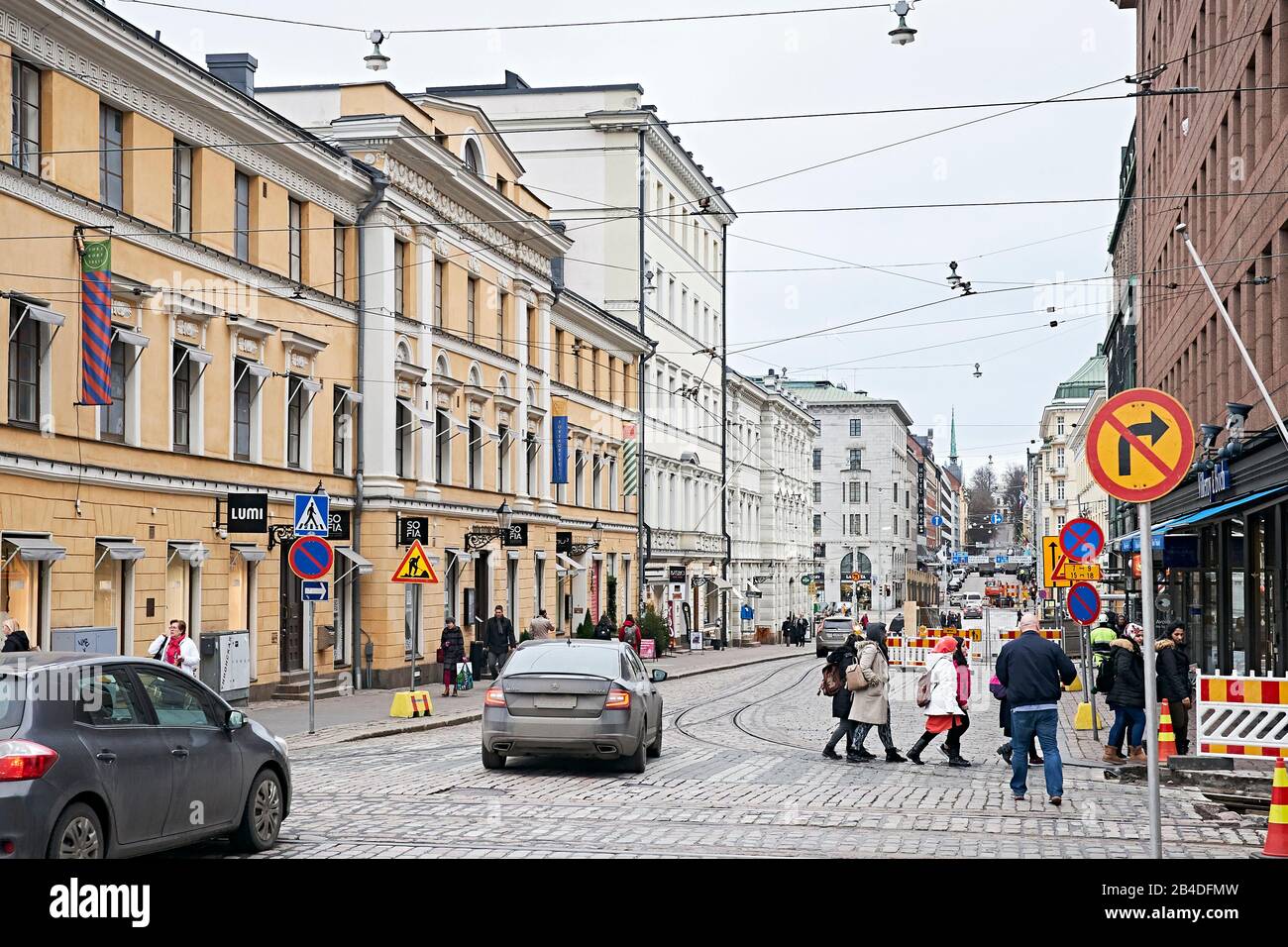 Helsinki, Finlande, rue commerçante en novembre Banque D'Images