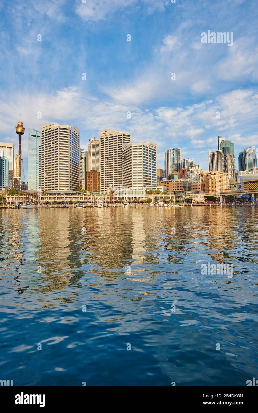 Darling Harbour en soirée au printemps, Sydney, Nouvelle-Galles du Sud, Australie, Océanie Banque D'Images